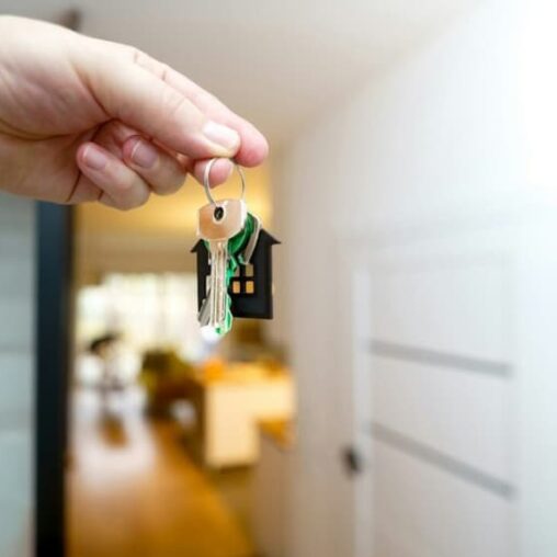 Renting an Apartment in the US for the First Time: Documents, Deposits and Common Mistakes